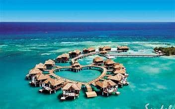 ocean with huts in the shape of heart, Live Auctions