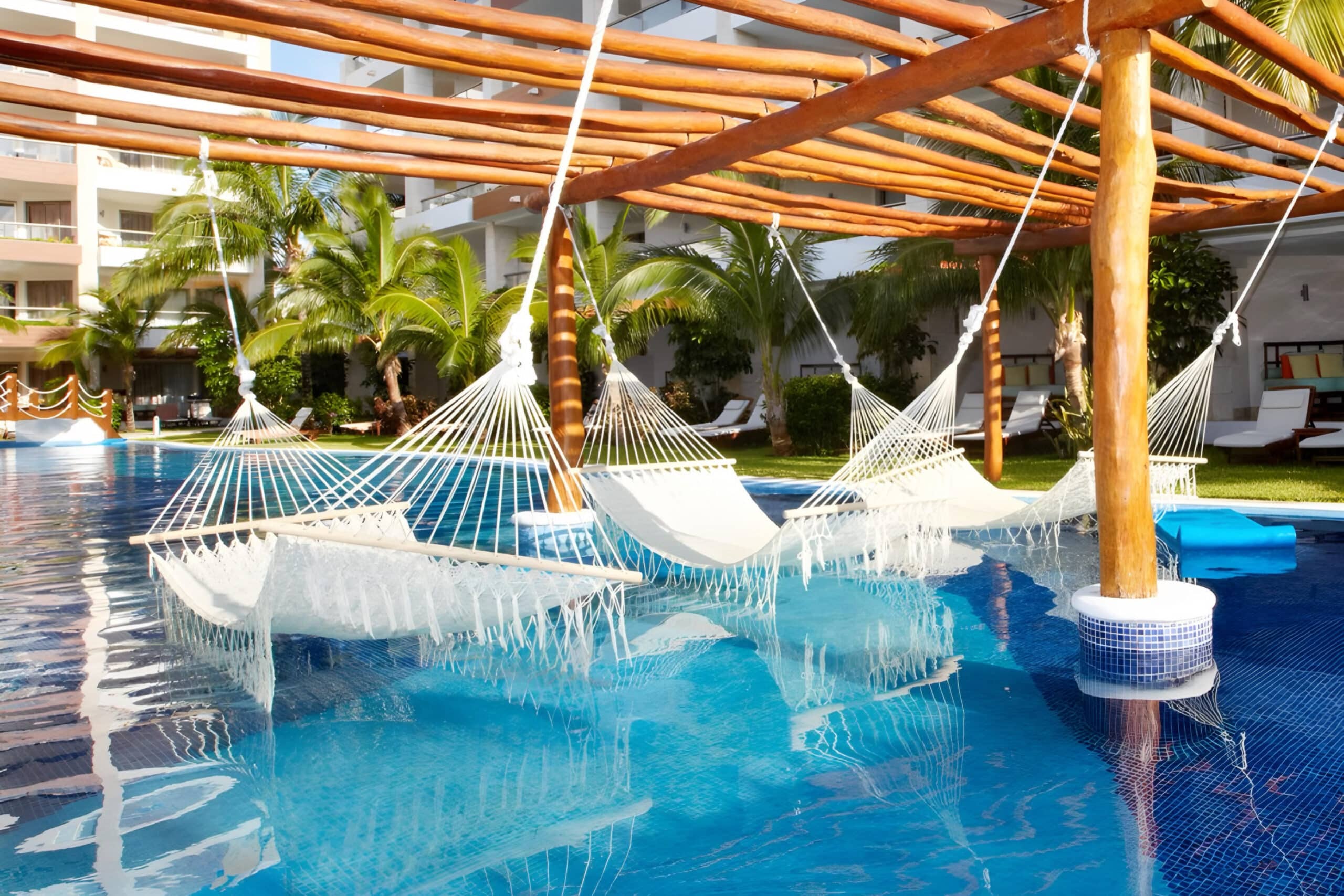 Cancun resort pool, fundraising ideas, charity ideas, silent auction items, travel fundraising events