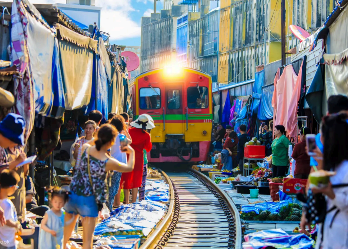 Bangkok train, fundraising ideas, charity ideas, silent auction items, travel fundraising events