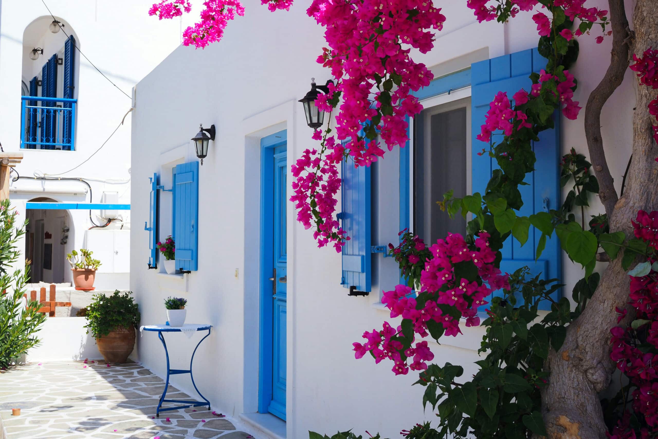 street with white buildings in Greece, charity auction travel packages, vacation fundraising, travel fundraising, fundraising ideas, charity ideas, silent auction items, travel fundraising events