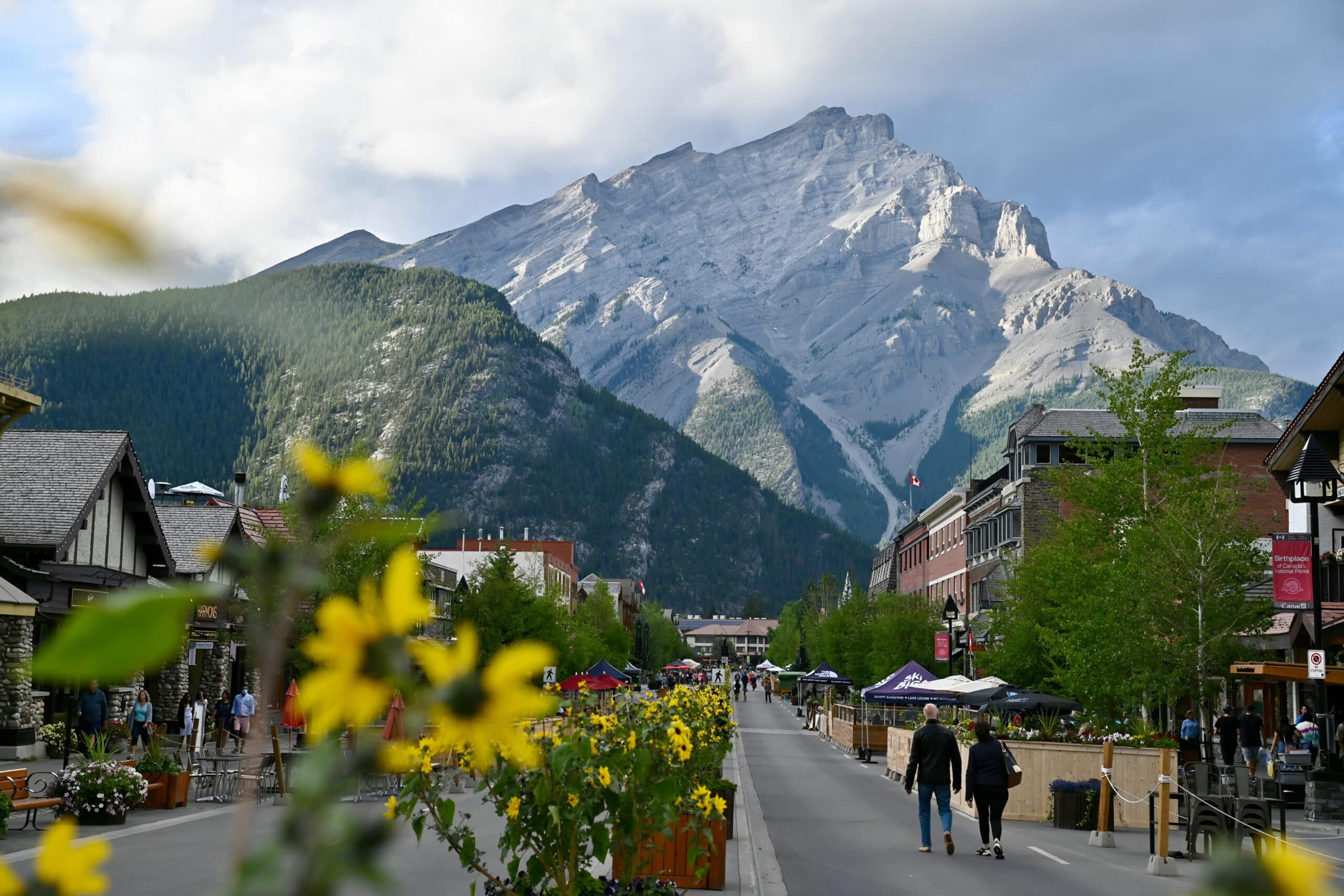 mountain view in Banff national park, charity auction travel packages, vacation fundraising, travel fundraising, fundraising ideas, charity ideas, silent auction items, travel fundraising events