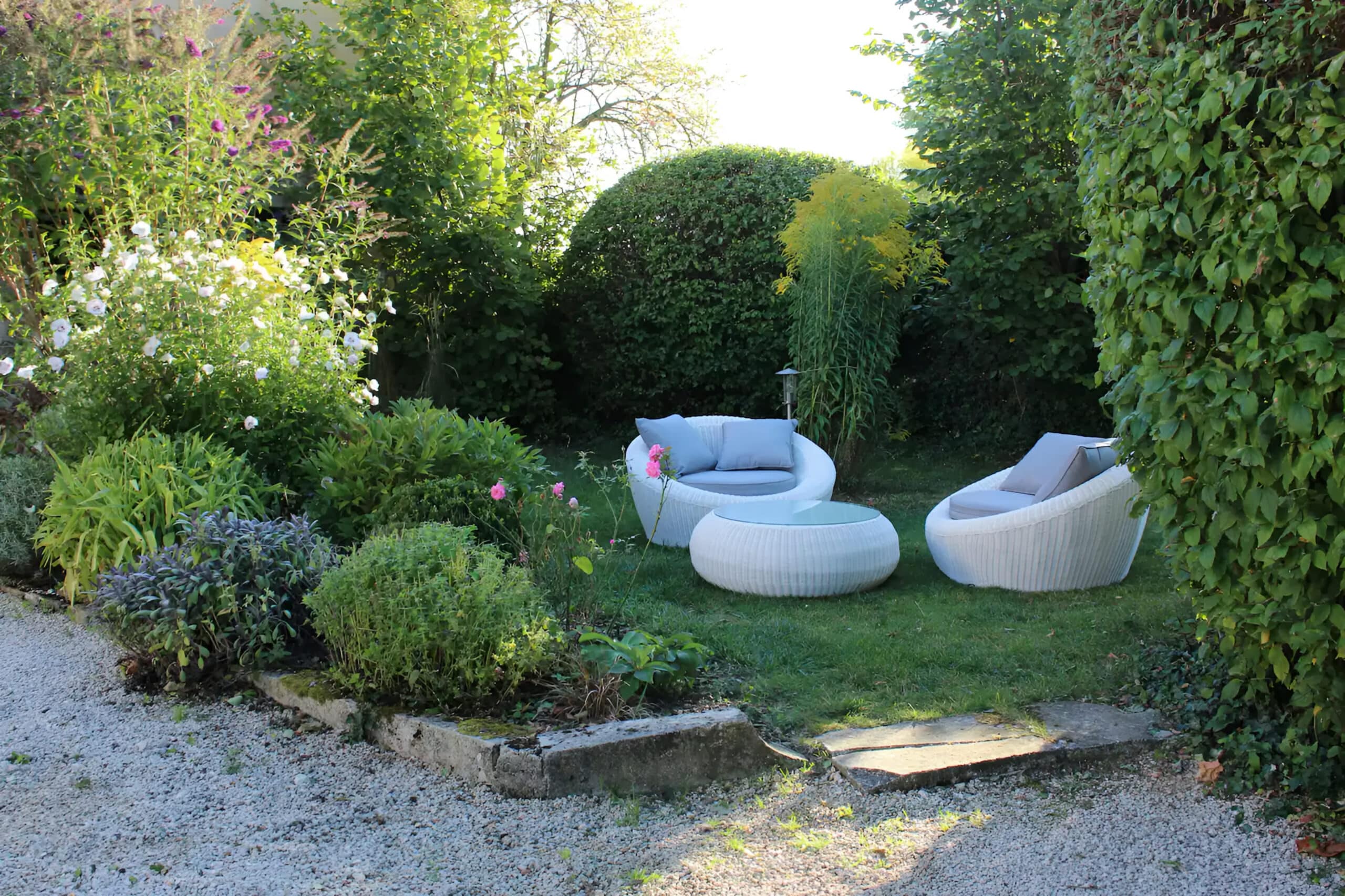 Seine River garden, charity auction travel packages, vacation fundraising, travel fundraising, fundraising ideas, charity ideas, silent auction items, travel fundraising events